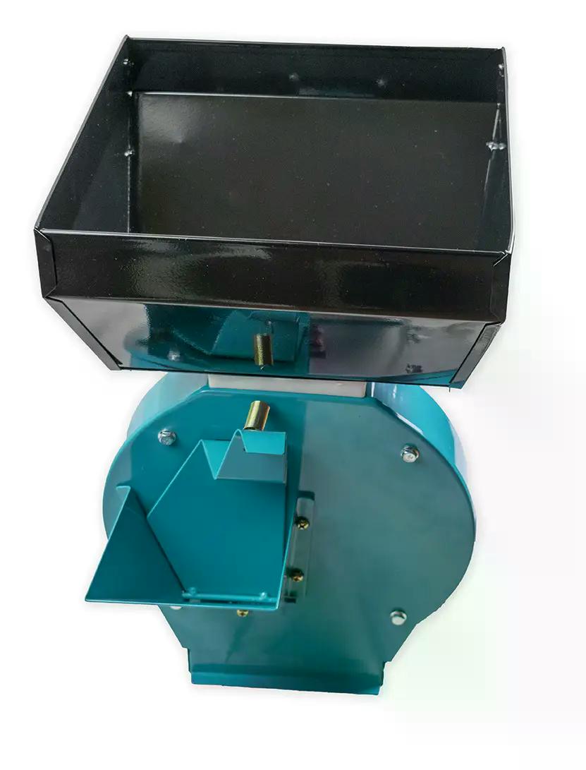 Кормоподрібнювач електричний Vorskla ПМЗ 2702 КП (з терткою для коренеплодів)